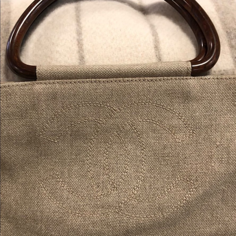 Authentic Chanel 2000-02 Vintage Woven Linen CC Tote Wood Handles - Picture 6 of 16